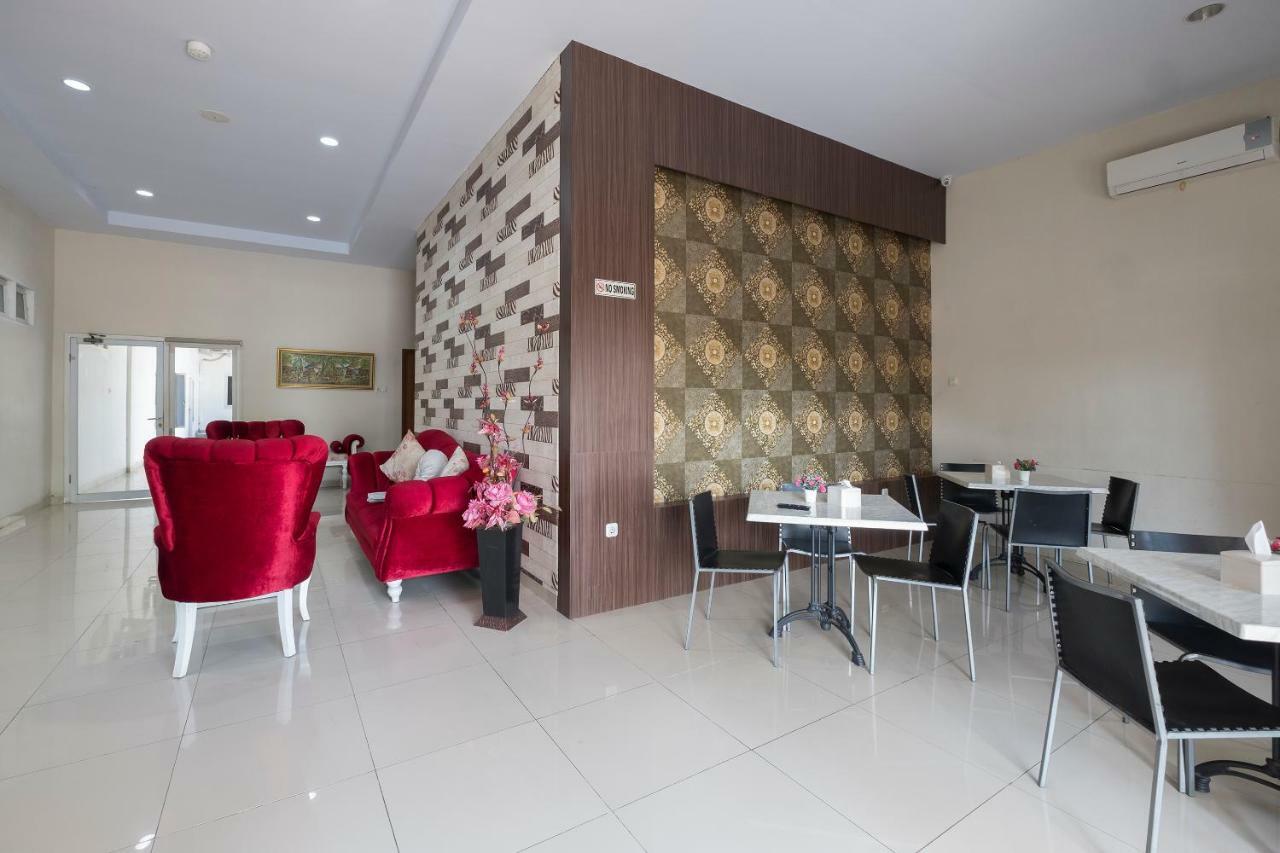 Hotel Astra Novilia Makassar Exteriör bild