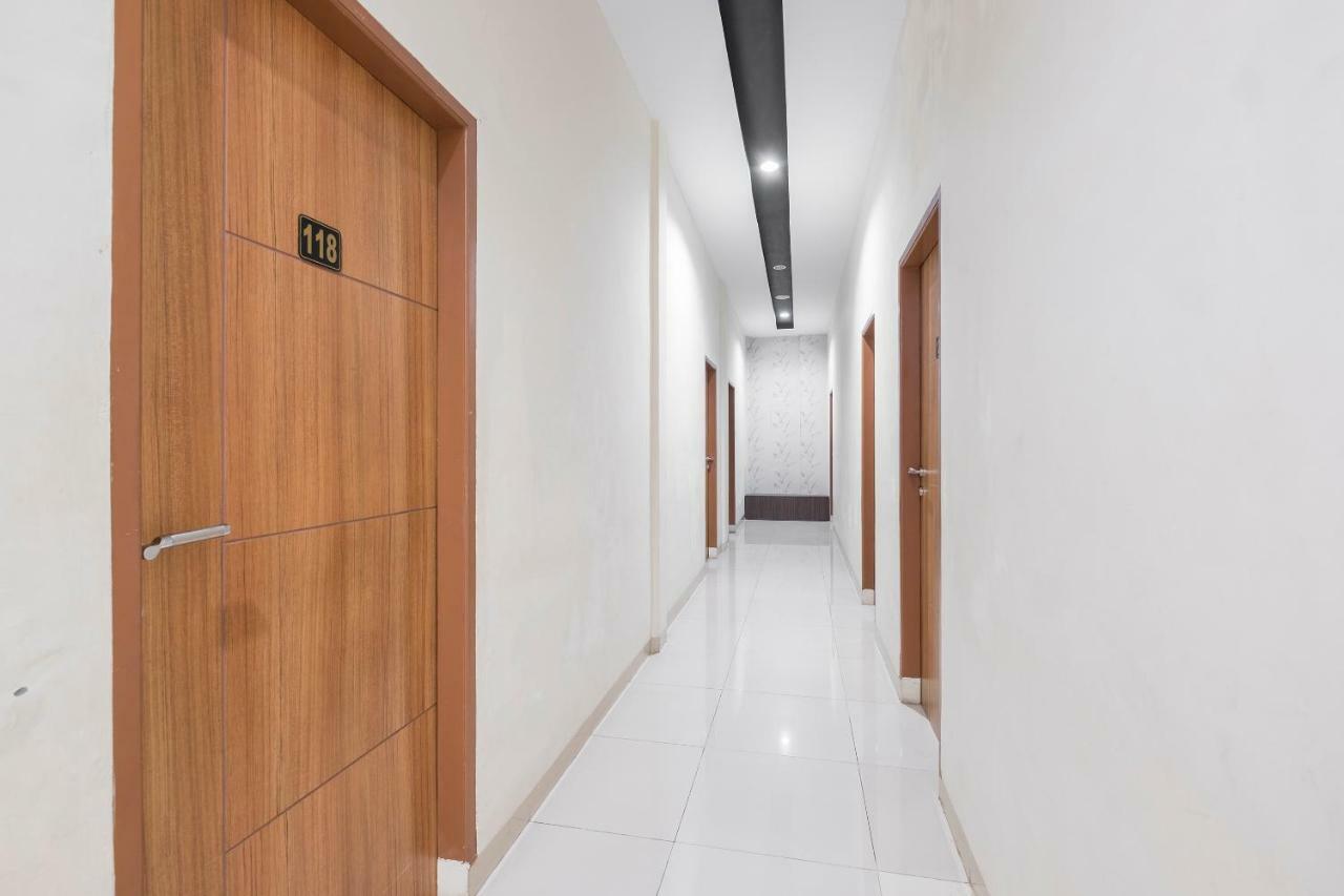 Hotel Astra Novilia Makassar Exteriör bild