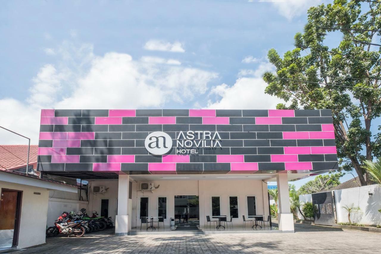 Hotel Astra Novilia Makassar Exteriör bild