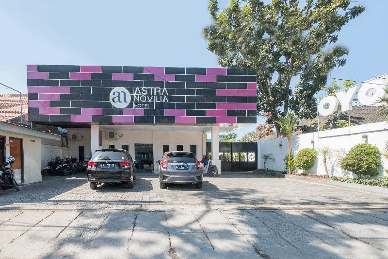 Hotel Astra Novilia Makassar Exteriör bild