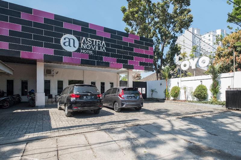 Hotel Astra Novilia Makassar Exteriör bild